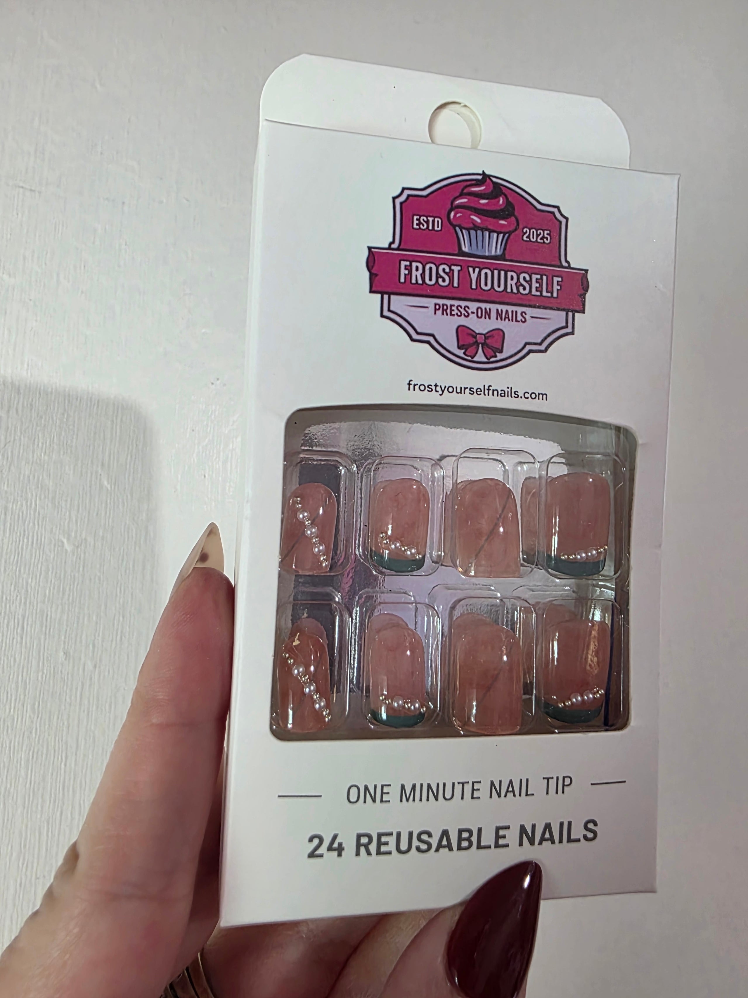 ADULT PRESS ON-NAILS