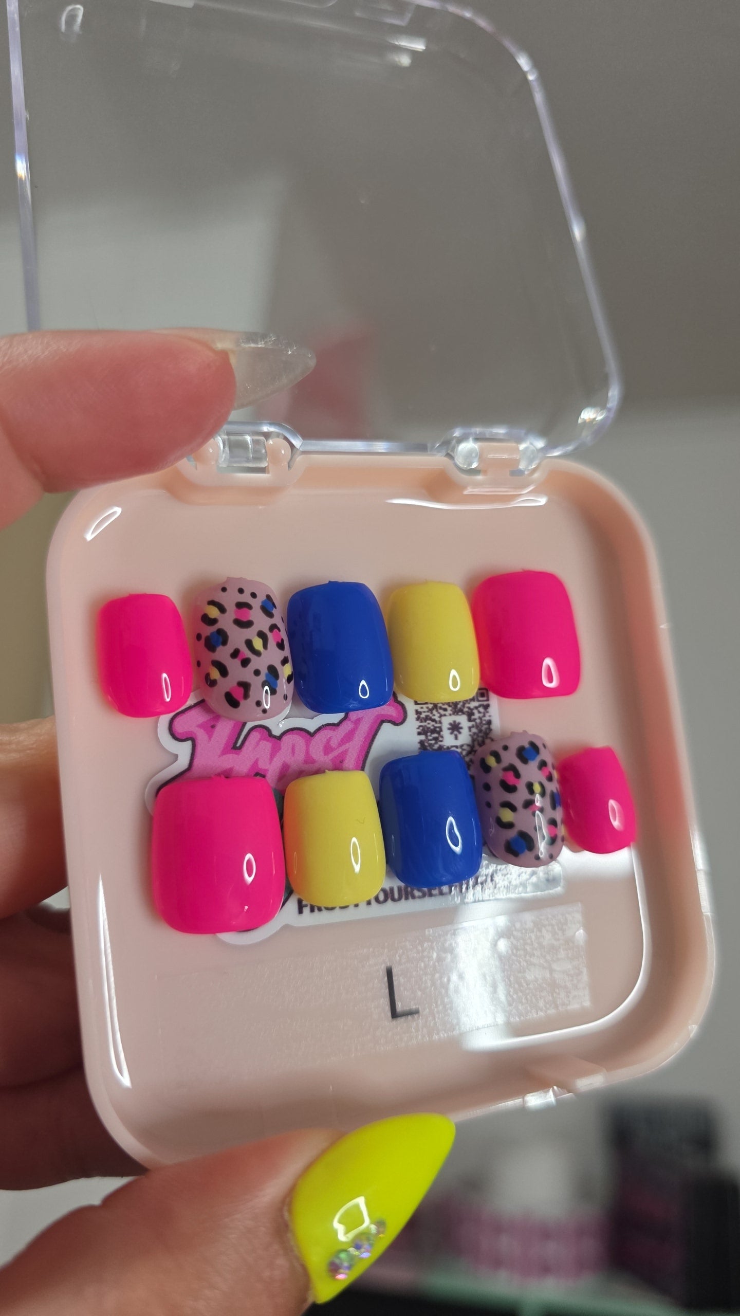 HAND PAINTED PRESS-ON NAILS