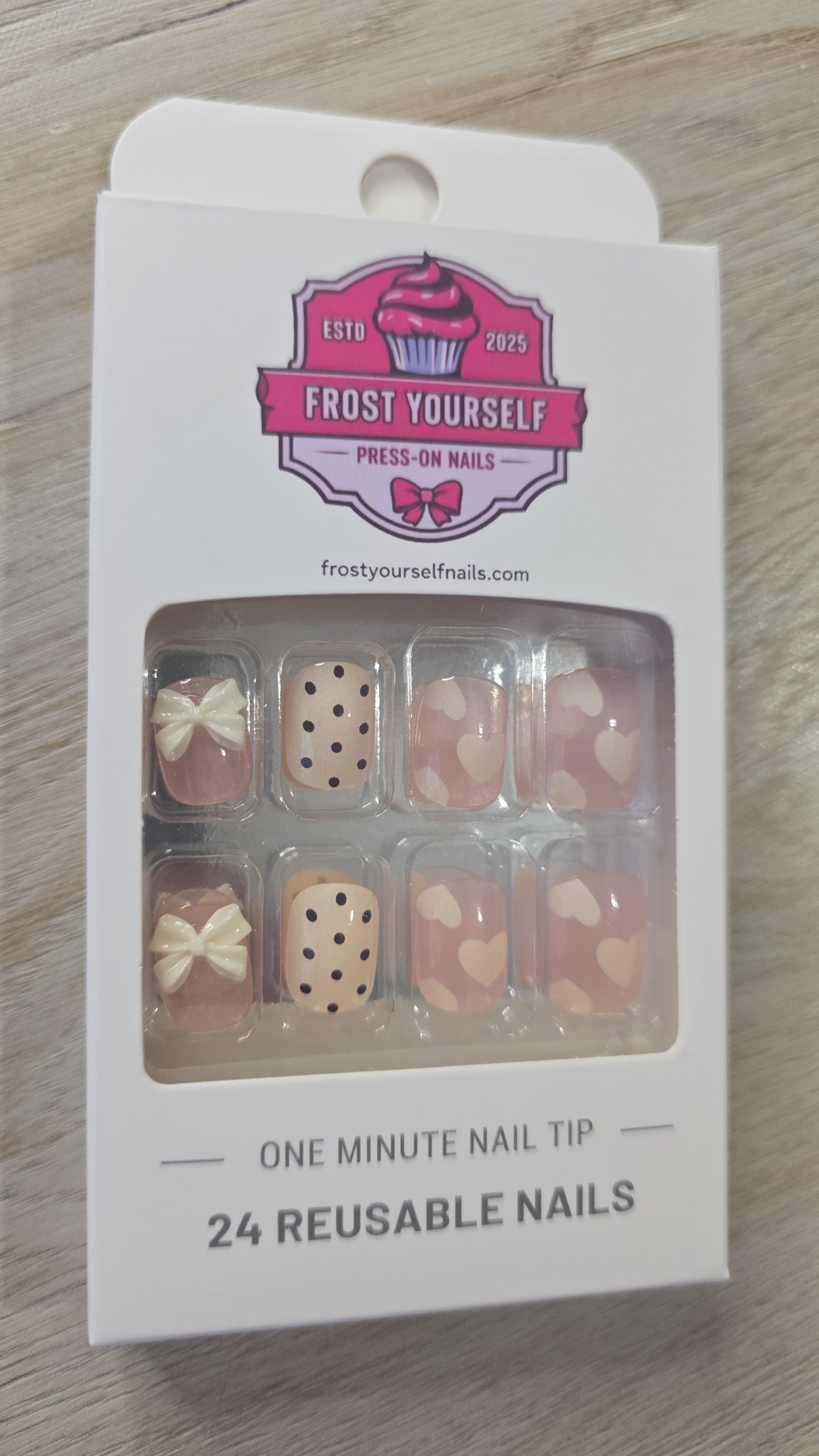 Delicate bow 🤍 (short)